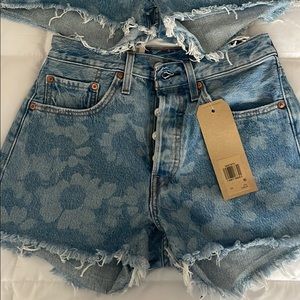 Levi’s 501 shorts Denim flower print